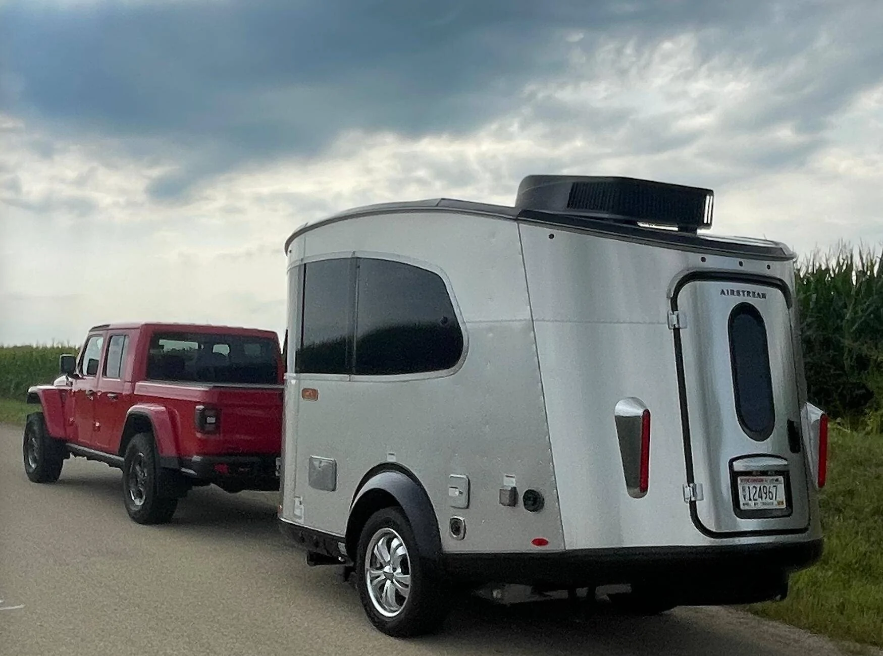 Jeep Gladiator Jeep Mojave with out max Tow, Airstream 16ft trailer