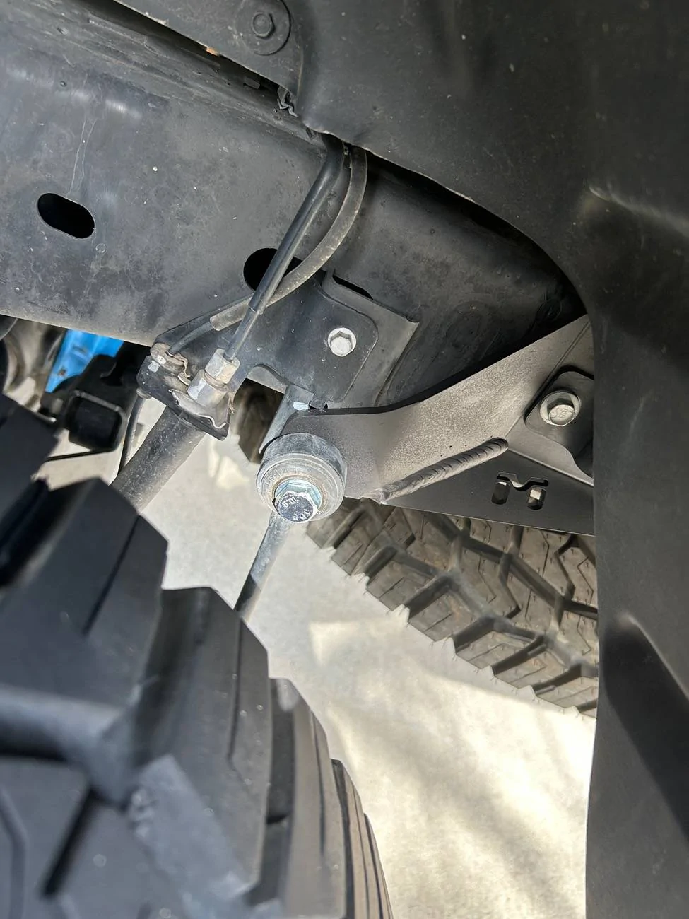 Jeep Gladiator Rear sway bar link upper nut threads stripped IMG_0207