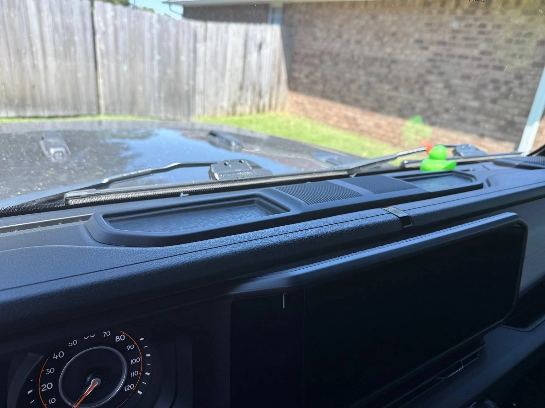Jeep Gladiator Dash Cam/Wireless Phone Charging Installation Dash Cam J