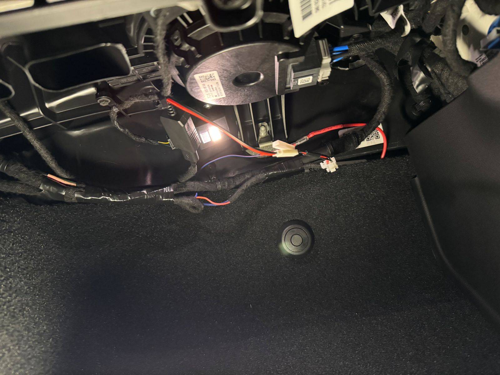 Jeep Gladiator Dash Cam/Wireless Phone Charging Installation IMG_6243