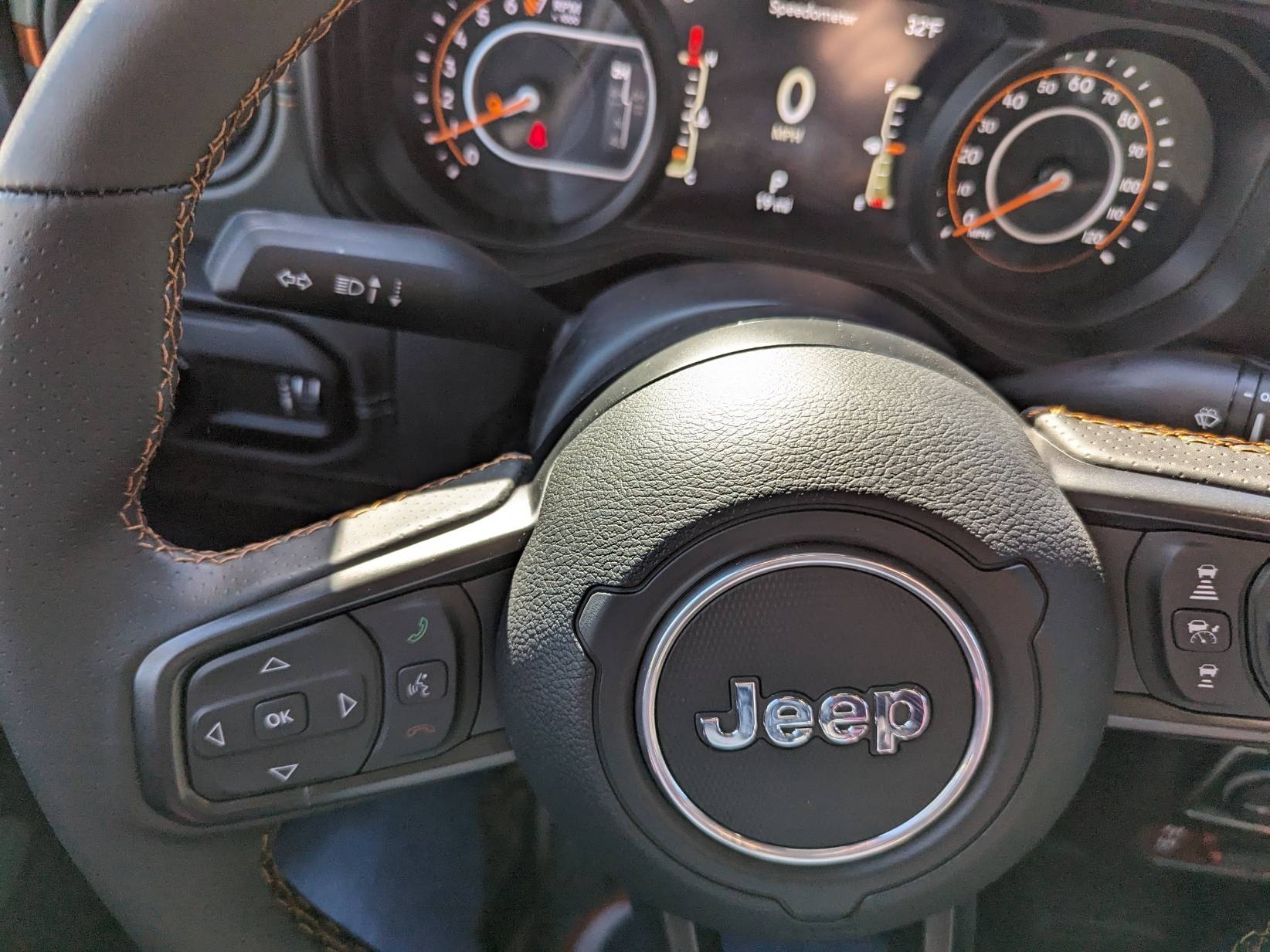 Jeep Gladiator 2025 Mojave X PXL_20240229_171510350