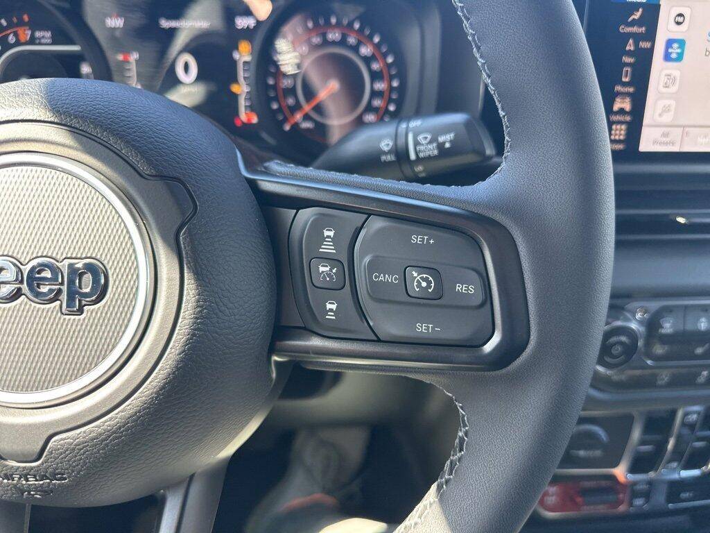 Jeep Gladiator 2025 Mojave X 1744340510487-80