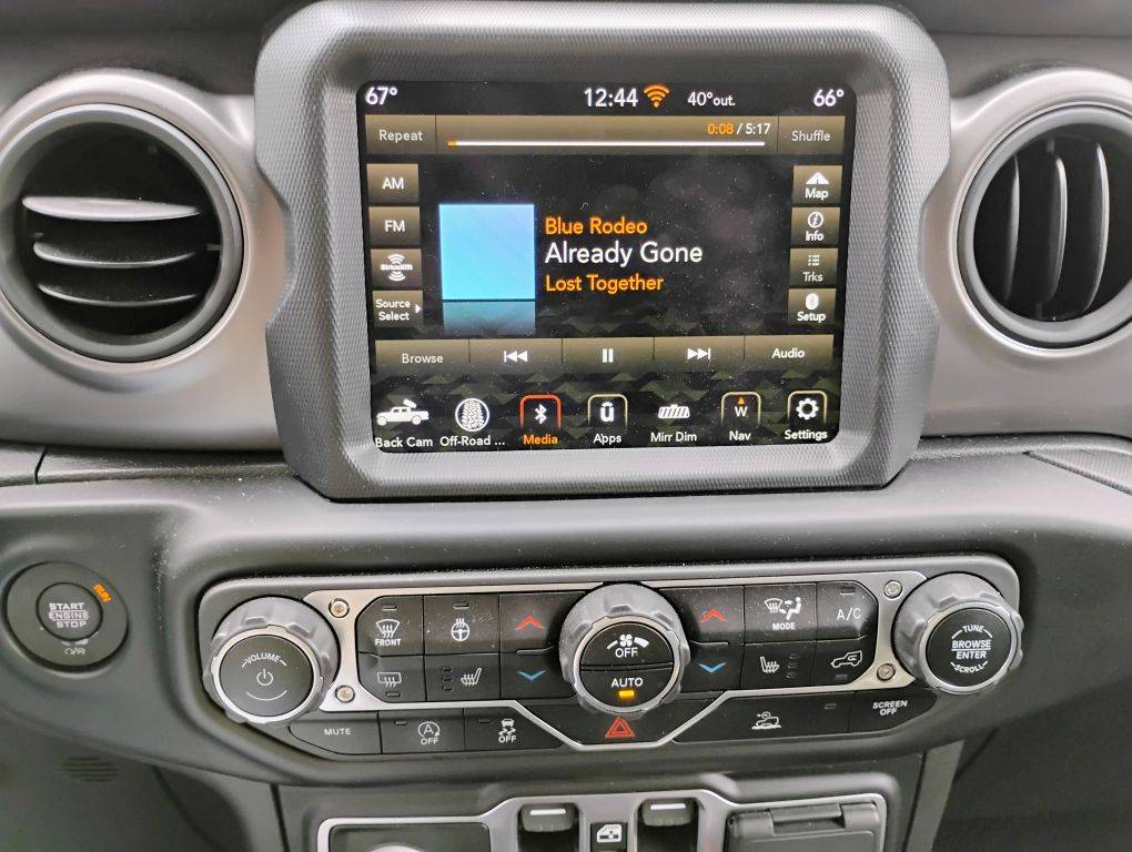 Jeep Gladiator Blue Box displays when playing Pandora over Bluetooth Uconnect 8.4