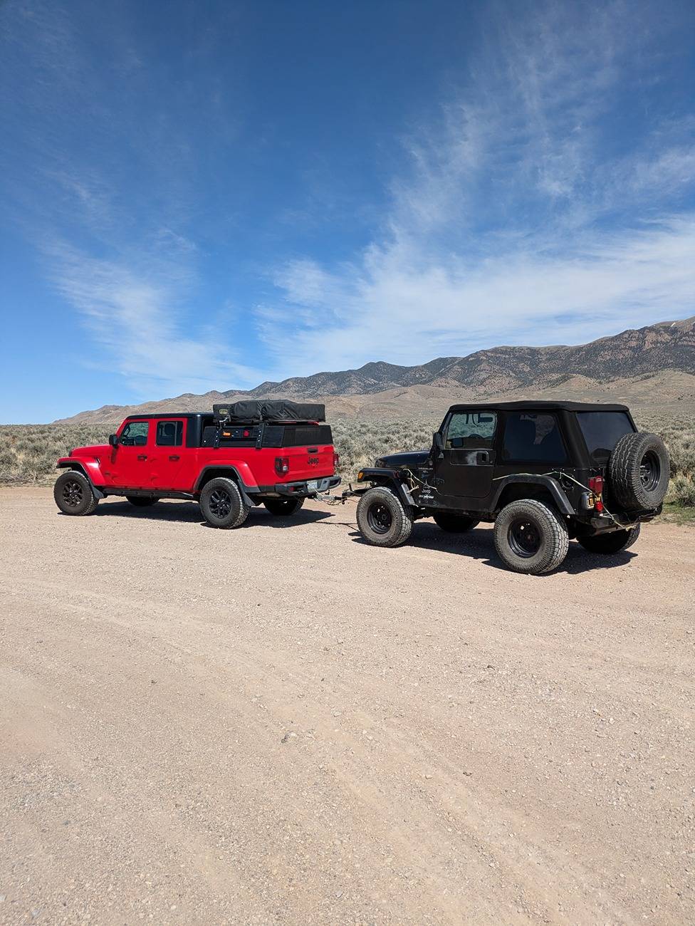 Jeep Gladiator Almost Rubicon - Family camper, weekend overlander, TJ tower PXL_20250412_211614183