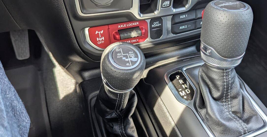 Jeep Gladiator 2025 Mojave X 1744555822375-vl
