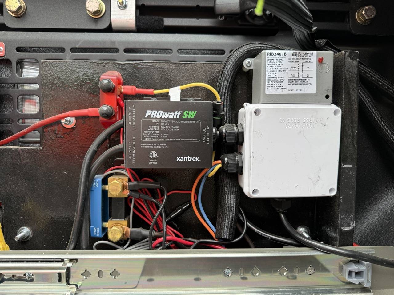 Jeep Gladiator Fridge in Truck Bed or Cab (Rear Seat) - Heat concerns Fridge electronics closeu