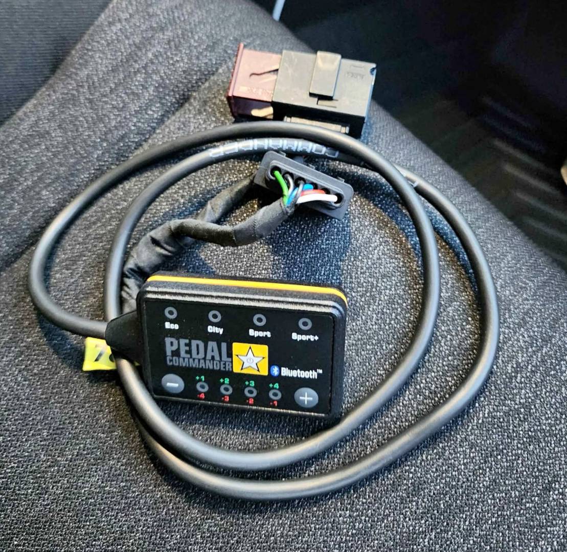 Jeep Gladiator Pedal Commander IMG_4764
