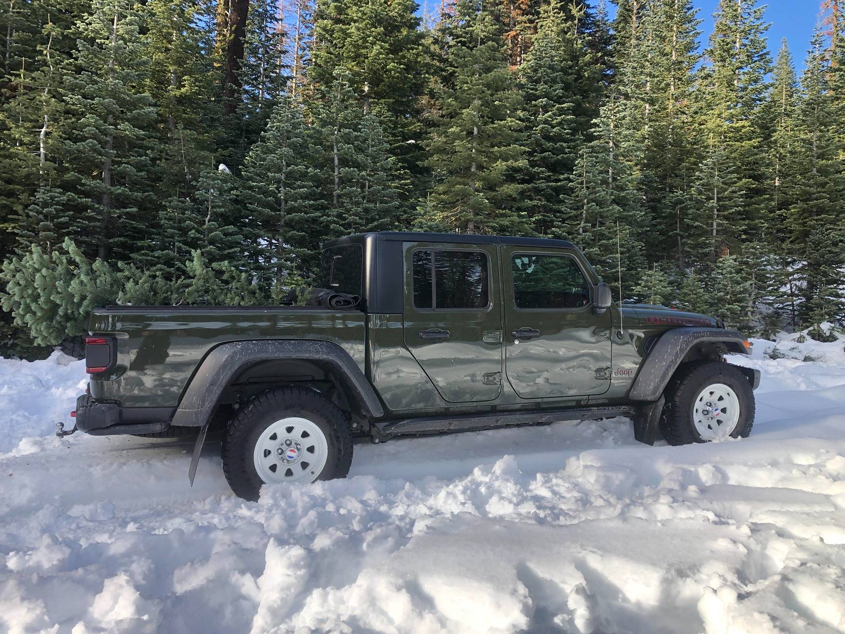 Jeep Gladiator The Jeep Hightop Honcho concept has me inspired: how well do white wheels keep? Gladiator_snow_7