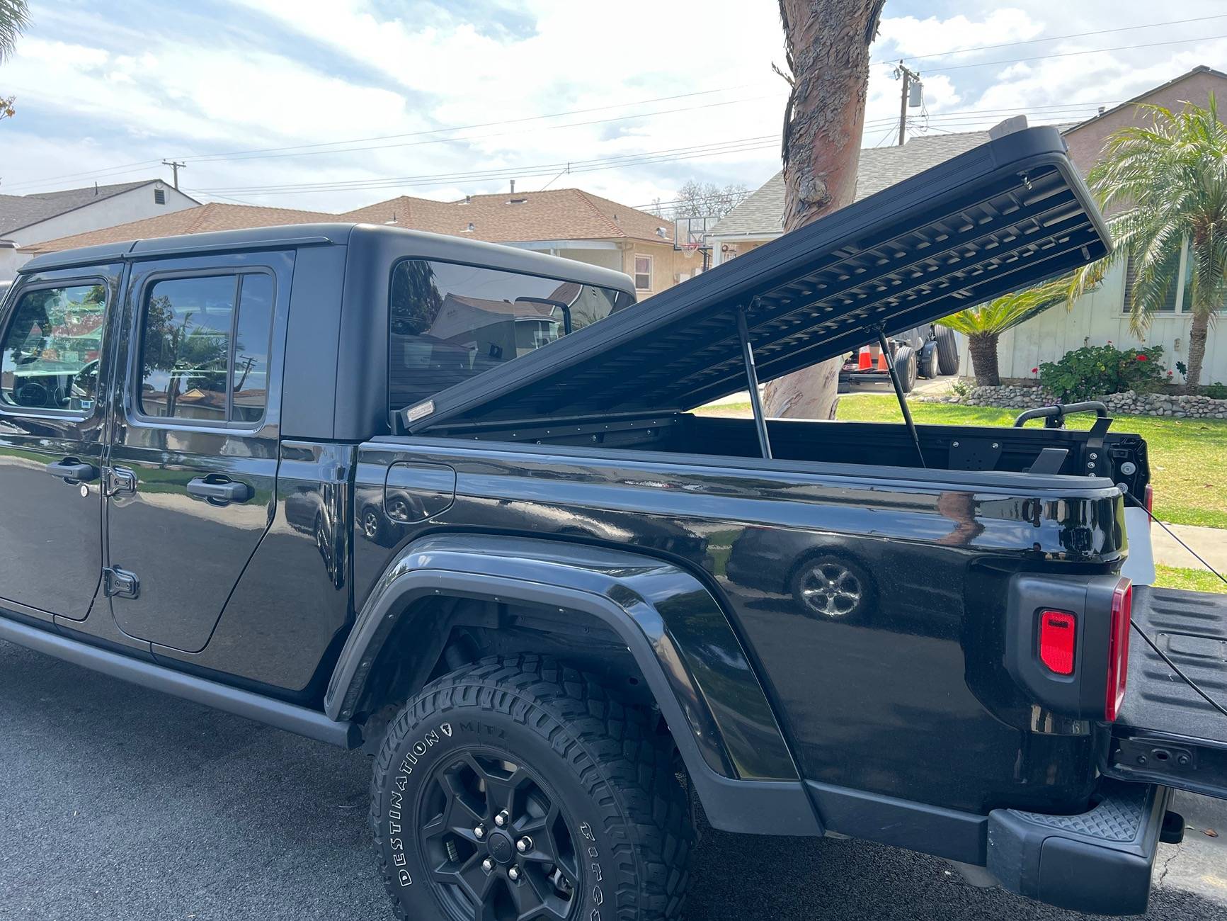 Jeep Gladiator Selling my truck bed cover Tourtop / Smartop IMG_0624
