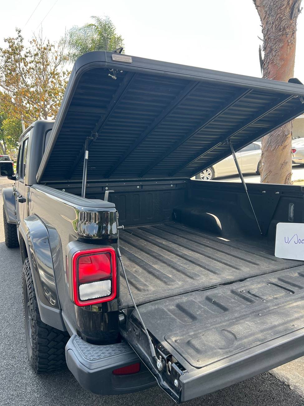 Jeep Gladiator Selling my truck bed cover Tourtop / Smartop IMG_0622