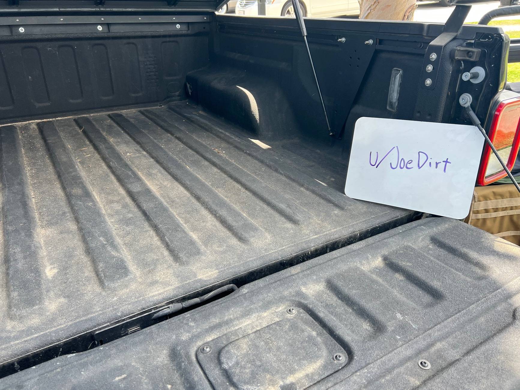 Jeep Gladiator Selling my truck bed cover Tourtop / Smartop IMG_0621