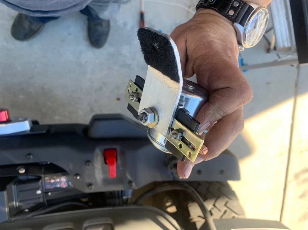 Jeep Gladiator How to fit a winch solenoid by the battery? EClVg9