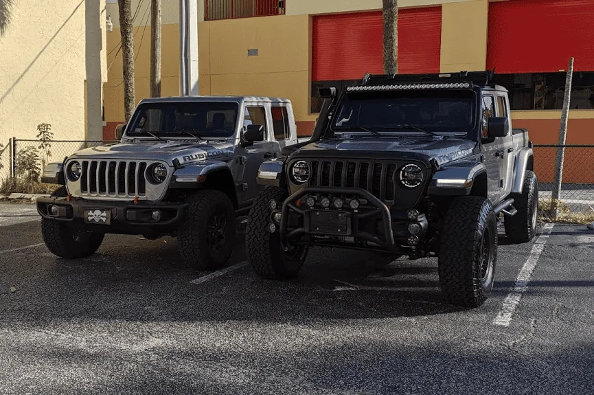 Jeep Gladiator Jeeps Parking Next To Jeeps upload_2019-11-3_14-21-10