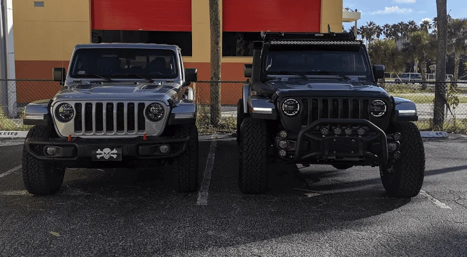 Jeep Gladiator Jeeps Parking Next To Jeeps upload_2019-11-3_14-21-31