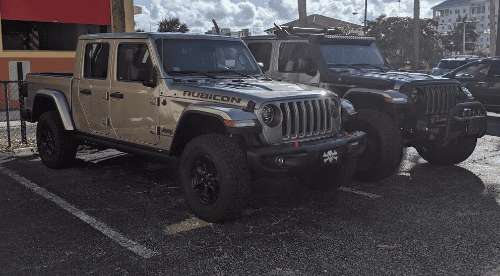 Jeep Gladiator Jeeps Parking Next To Jeeps upload_2019-11-3_14-21-53
