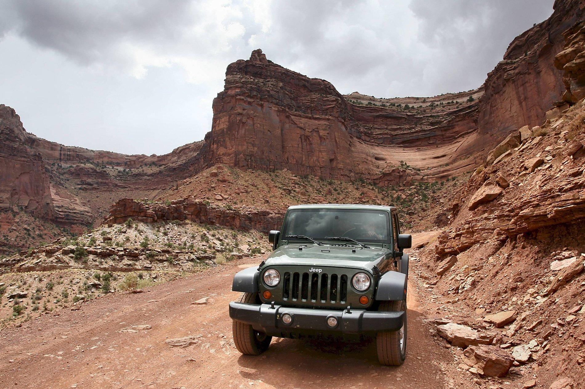 Jeep Gladiator What are the realistic expectations from a stock Sport? Vacation 2007, Jul-Aug 07, 3975, Jeep in Canyonlands