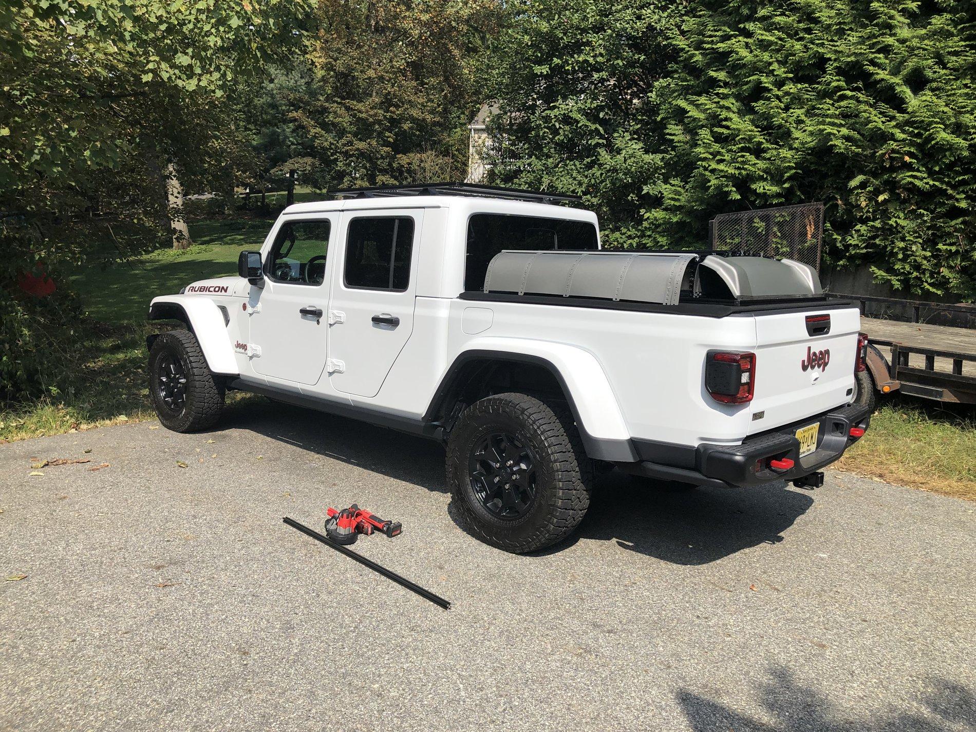 Jeep Gladiator Bobs BoxTop Camper 72743F05-828E-43E9-B9B7-7764323AF2B2