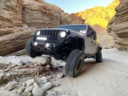 Jeep Gladiator BRIGHT WHITE Gladiator JT Club 74532290_10162443680675052_3739799329397800960_n