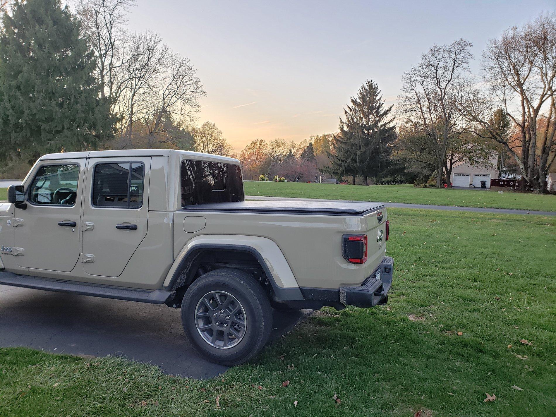 Jeep Gladiator Bed cover on the cheap! (From Chevy Colorado) 20191104_164027