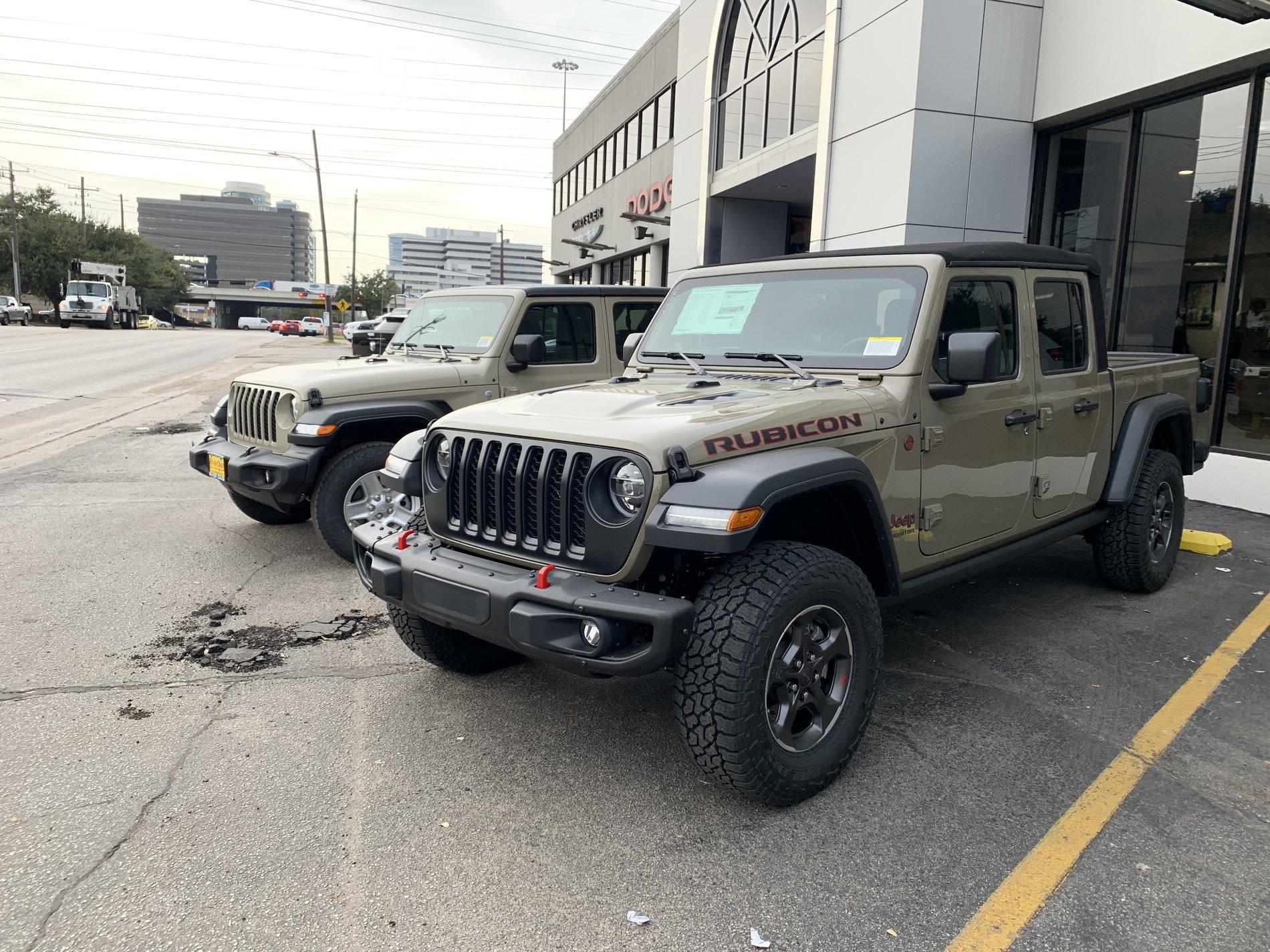 Jeep Gladiator Gator AND/OR Gobi Pics B0C58717-8F3A-484F-A3F9-DDDAC78361A1