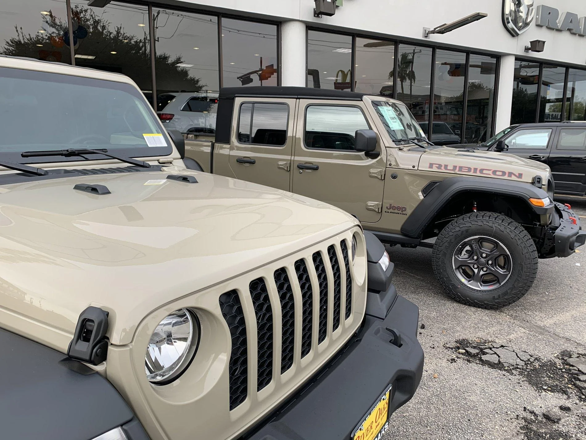 Jeep Gladiator Gator AND/OR Gobi Pics 01CC696A-D110-4747-AEB4-3FB1BF884014