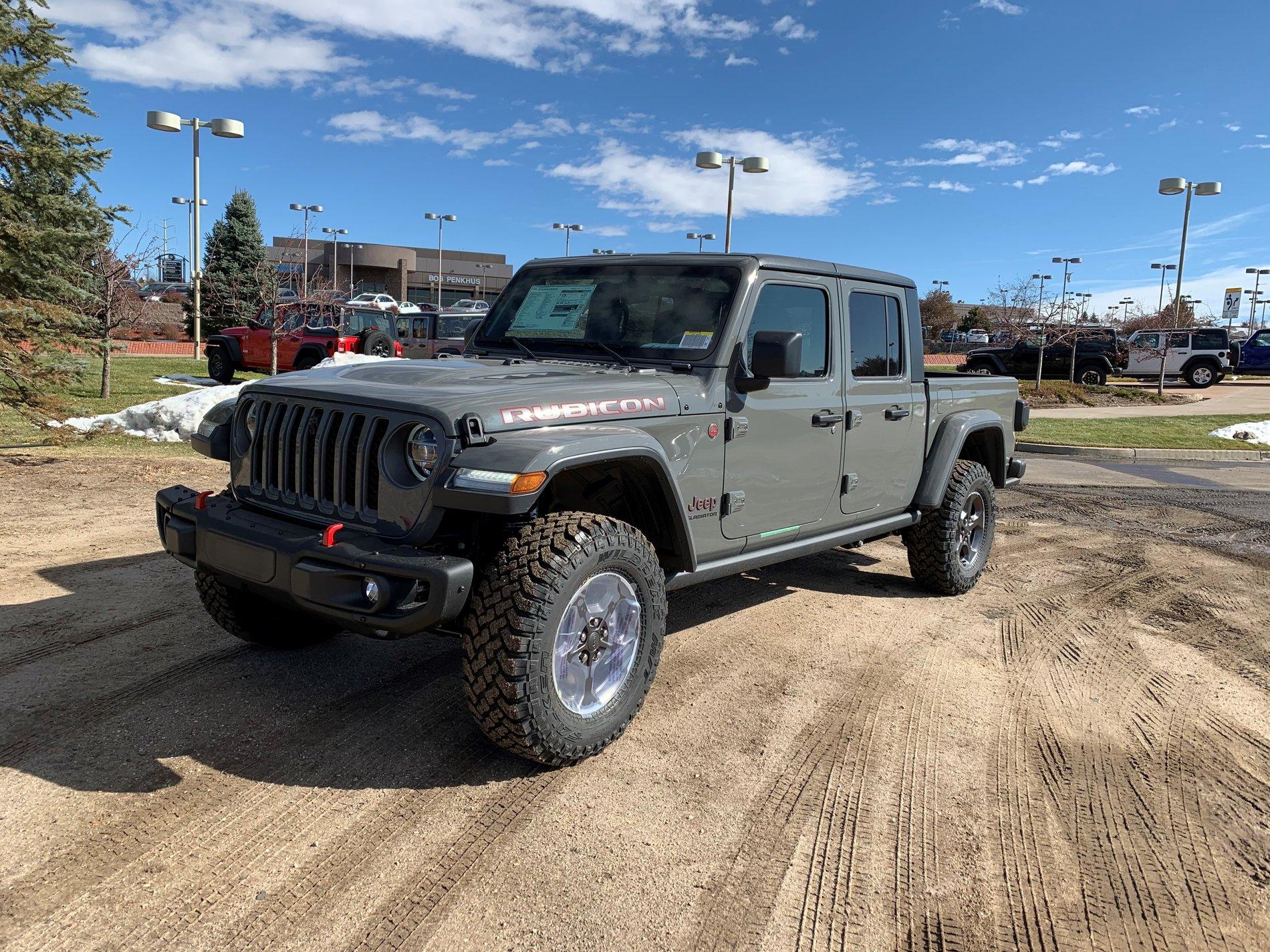 Jeep Gladiator Sting grey owners (future) check in 741EA262-55A2-4433-91B6-A290092E99E5