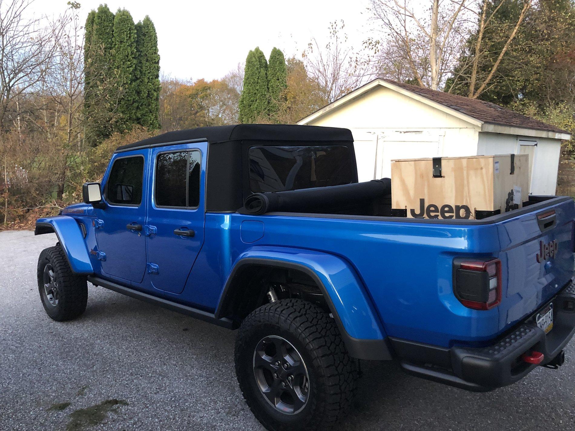 Jeep Gladiator HYDRO BLUE PEARL Gladiator JT Club C64FFE0D-FB38-488A-B312-BB2C96EB727A