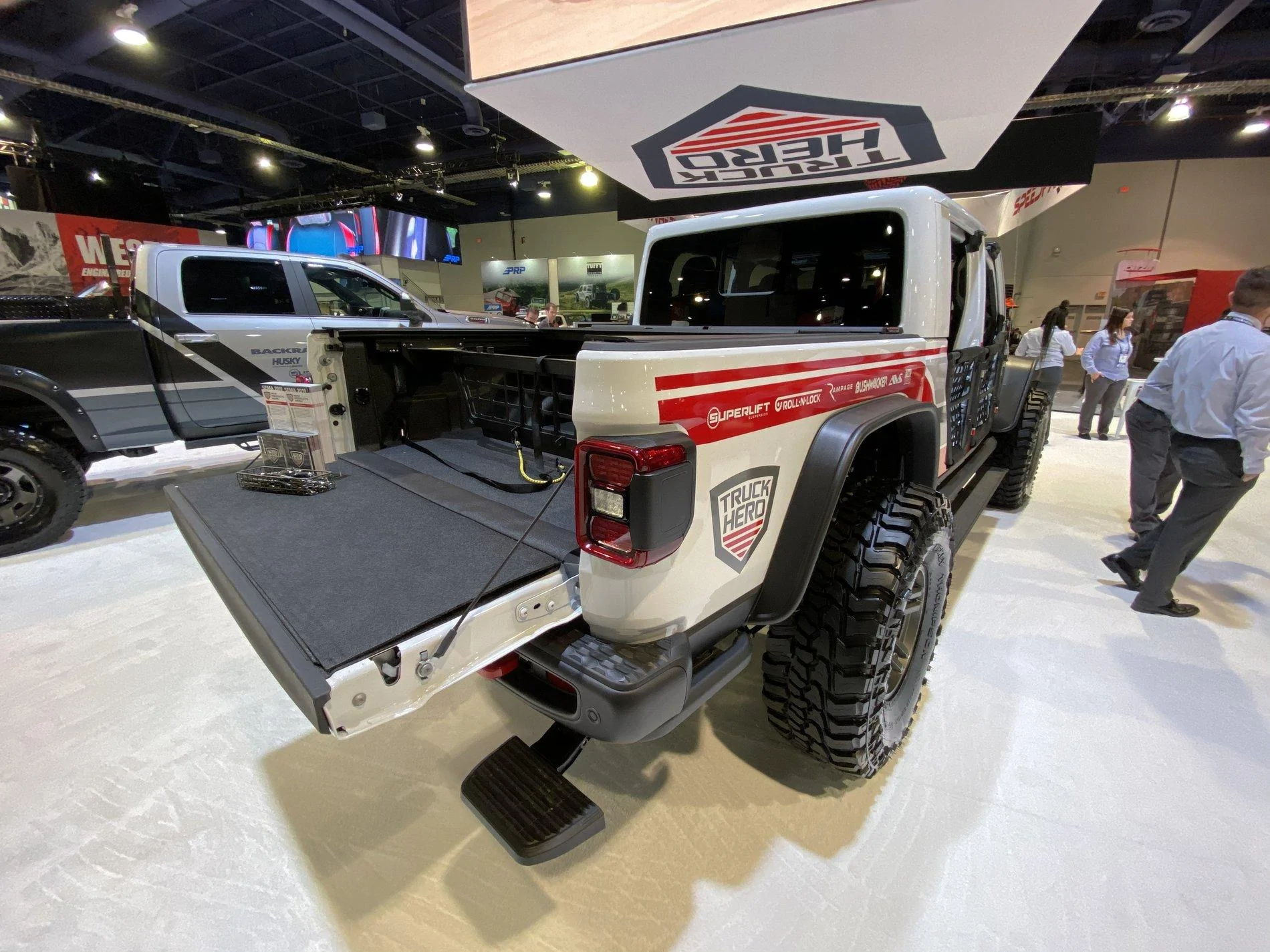 Jeep Gladiator SEMA show pic thread E613E009-DB3E-4A6A-AF1F-D058701C0238