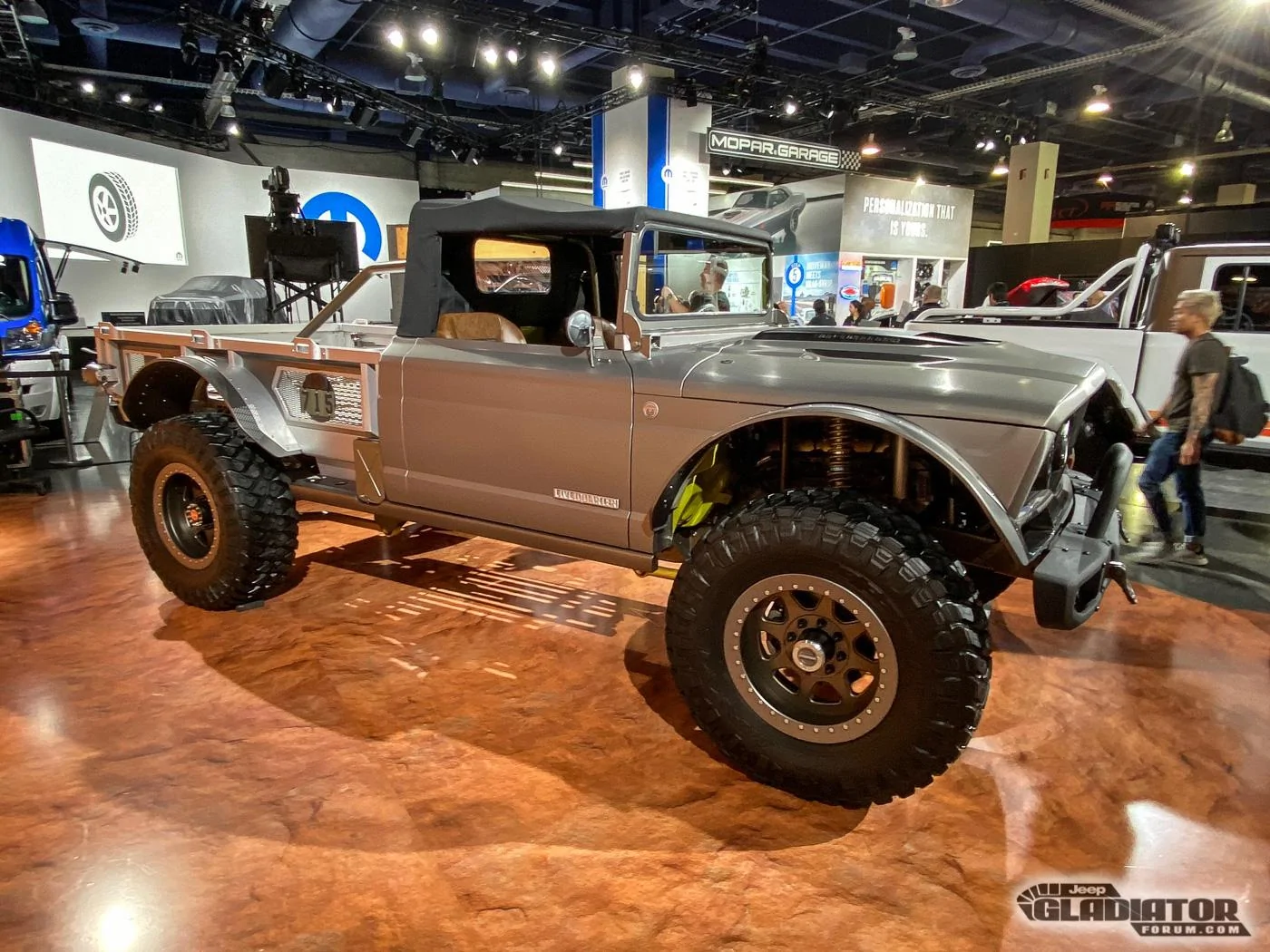 Jeep Gladiator Jeep M-715 Five-Quarter Gladiator Concept [SEMA 2019] Jeep-M-715-Five-Quarter-Concept-SEMA-Build-3