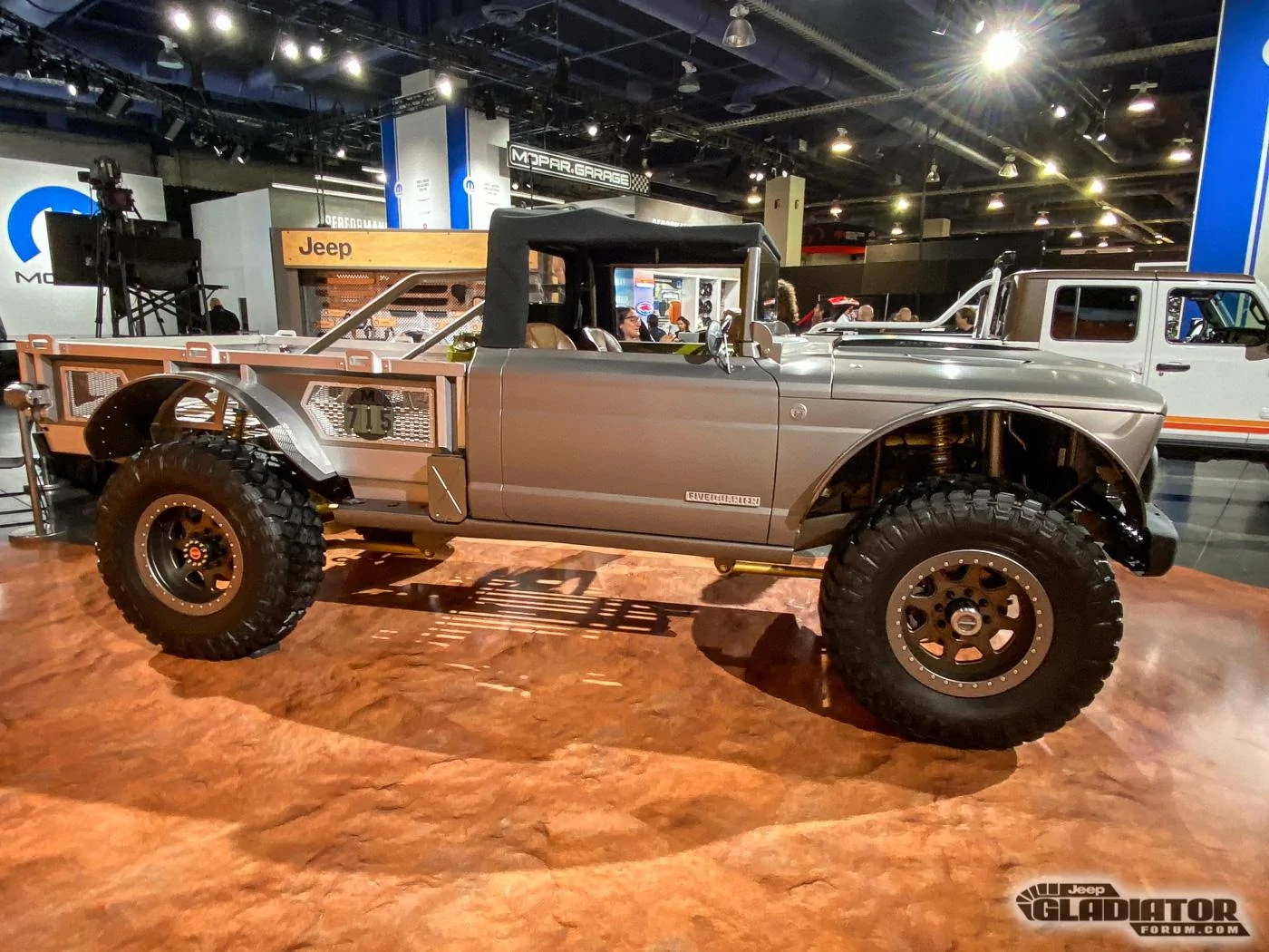 Jeep Gladiator Jeep M-715 Five-Quarter Gladiator Concept [SEMA 2019] Jeep-M-715-Five-Quarter-Concept-SEMA-Build-4
