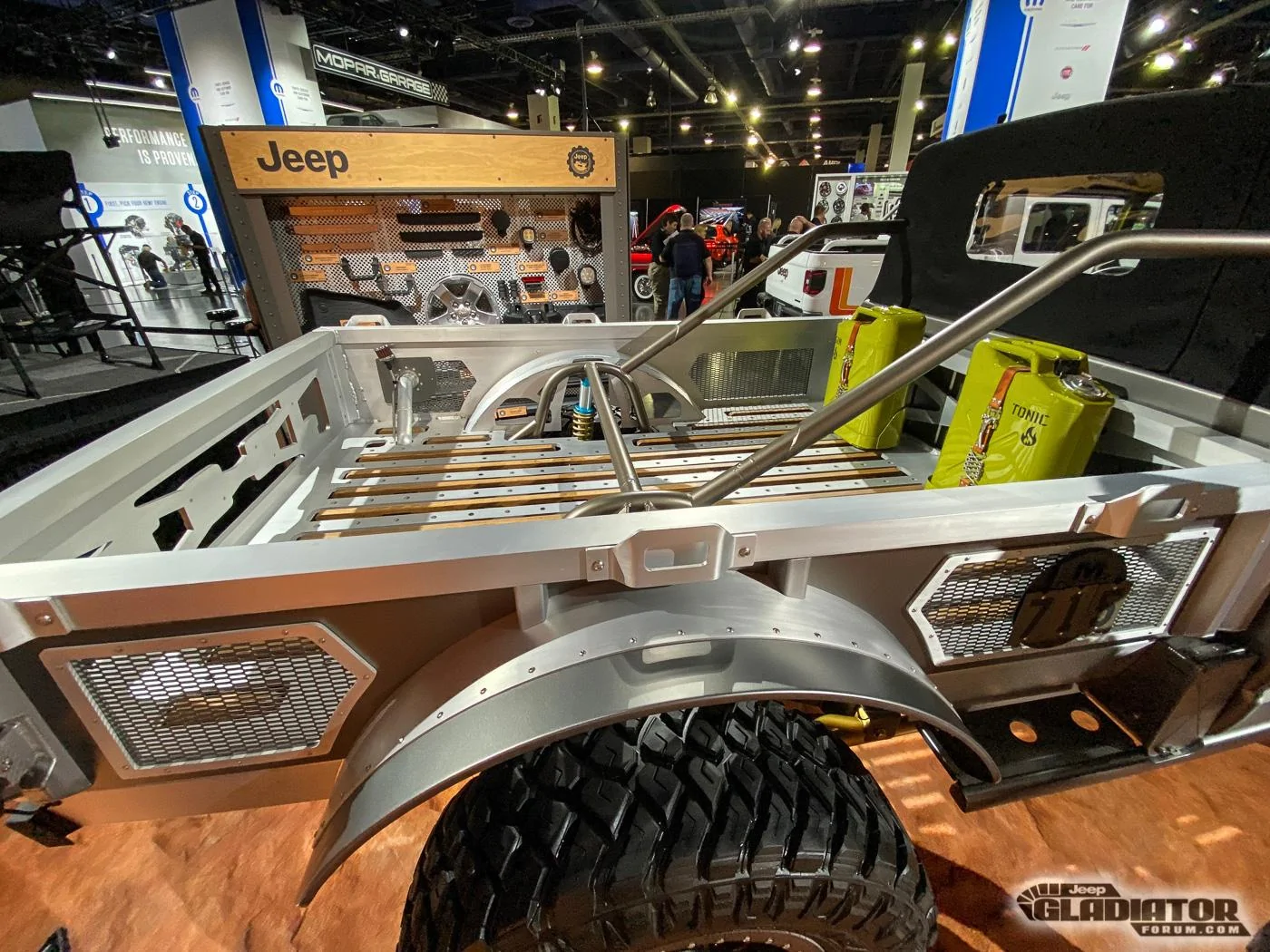 Jeep Gladiator Jeep M-715 Five-Quarter Gladiator Concept [SEMA 2019] Jeep-M-715-Five-Quarter-Concept-SEMA-Build-6