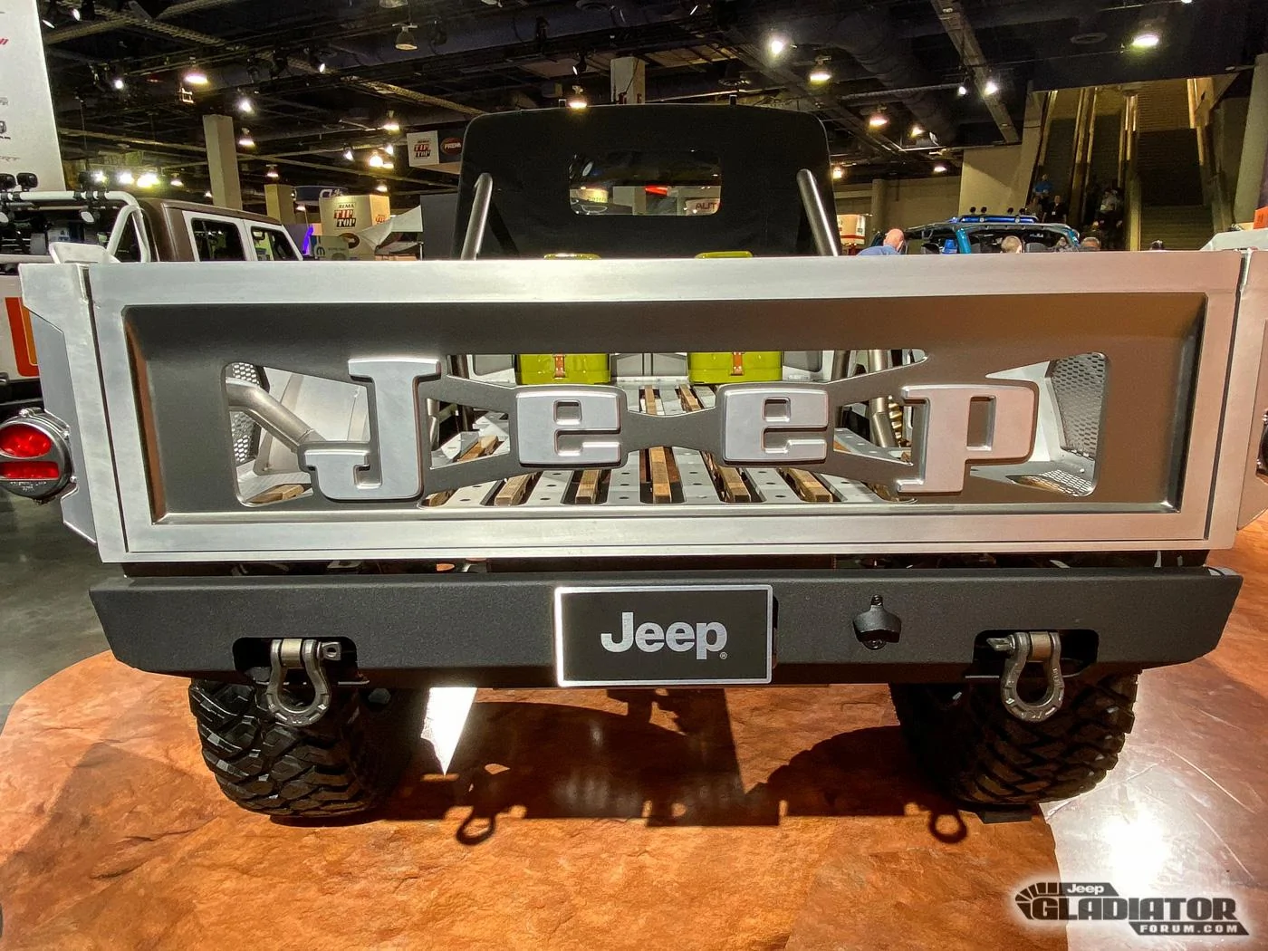 Jeep Gladiator Jeep M-715 Five-Quarter Gladiator Concept [SEMA 2019] Jeep-M-715-Five-Quarter-Concept-SEMA-Build-9