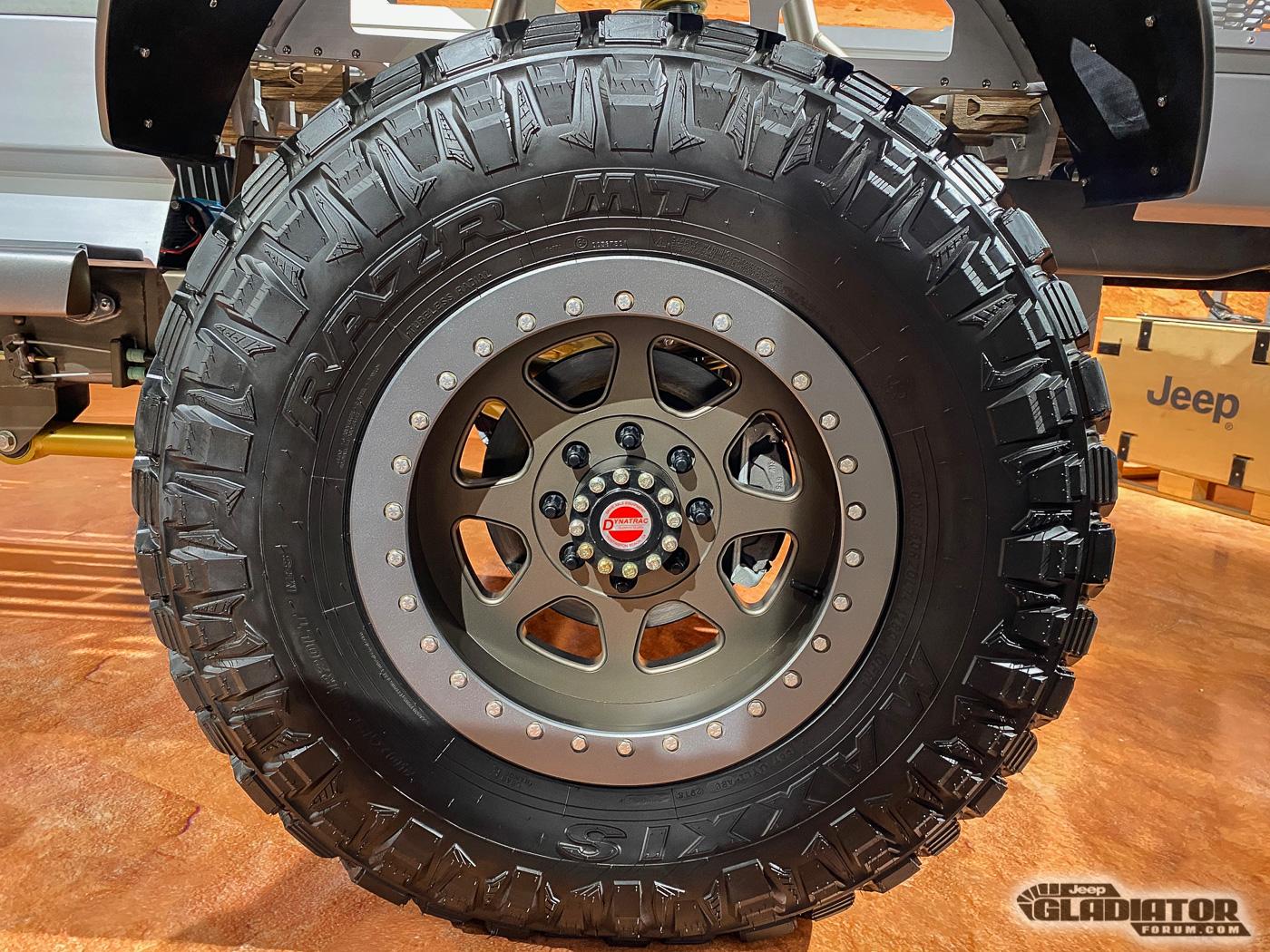 Jeep Gladiator Jeep M-715 Five-Quarter Gladiator Concept [SEMA 2019] Jeep-M-715-Five-Quarter-Concept-SEMA-Build-11