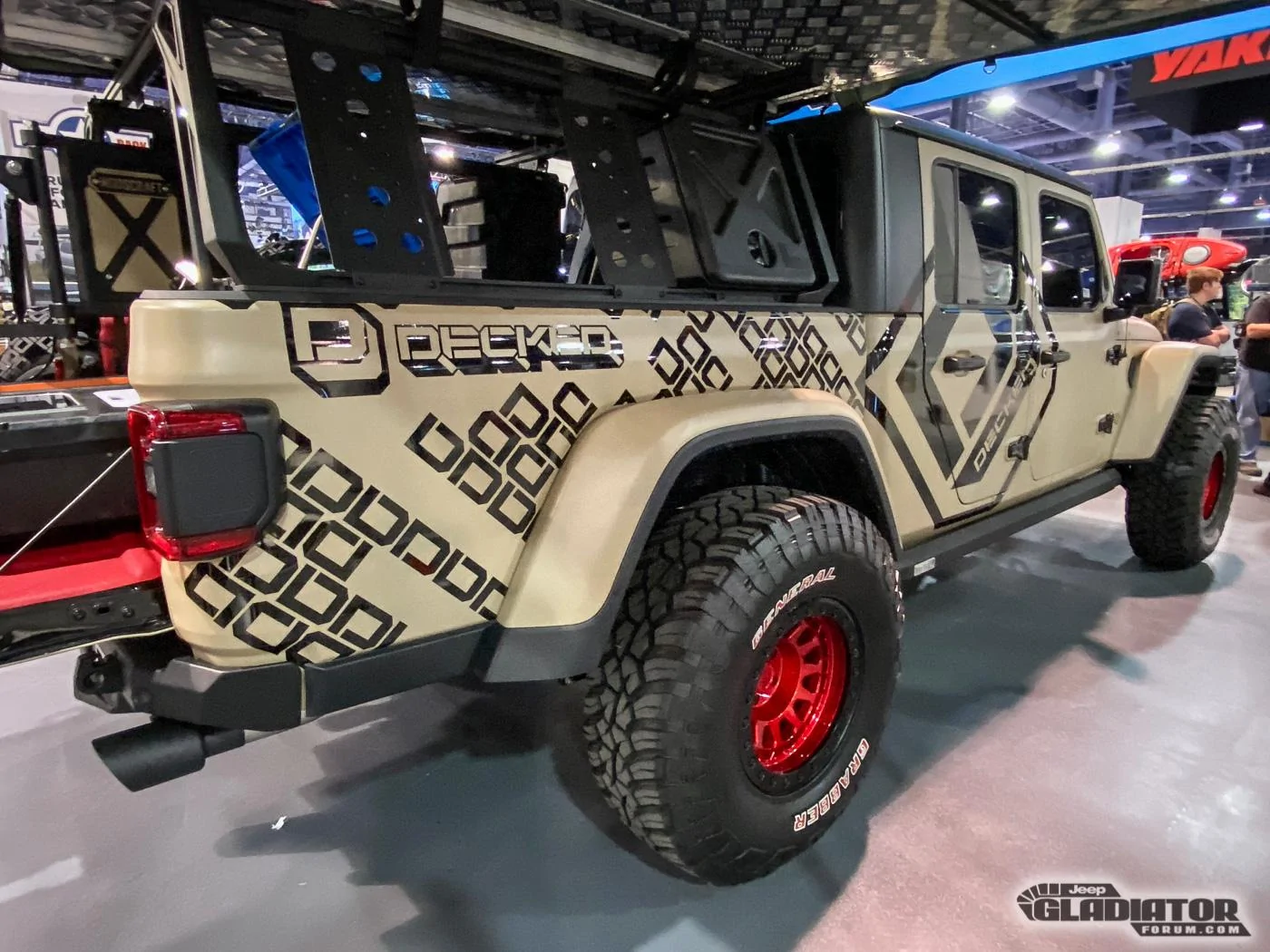 Jeep Gladiator Decked Jeep Gladiator Build [SEMA 2019] Decked-Jeep-Gladiator-SEMA-Build-13