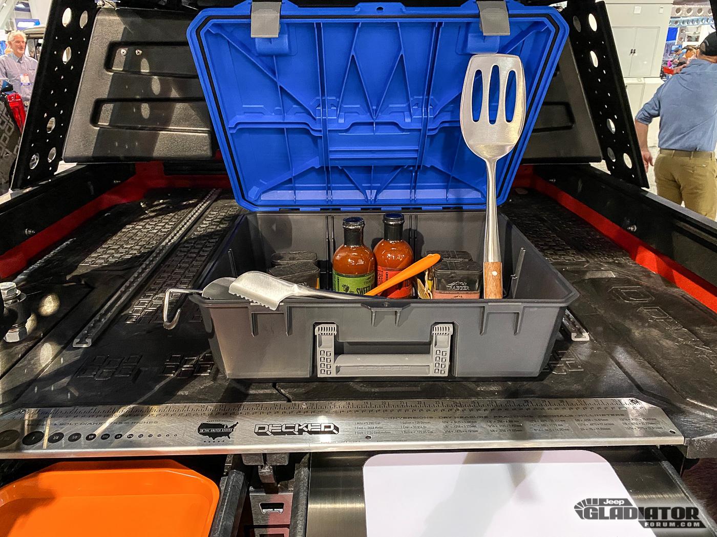 Jeep Gladiator Decked Jeep Gladiator Build [SEMA 2019] Decked-Jeep-Gladiator-SEMA-Build-23