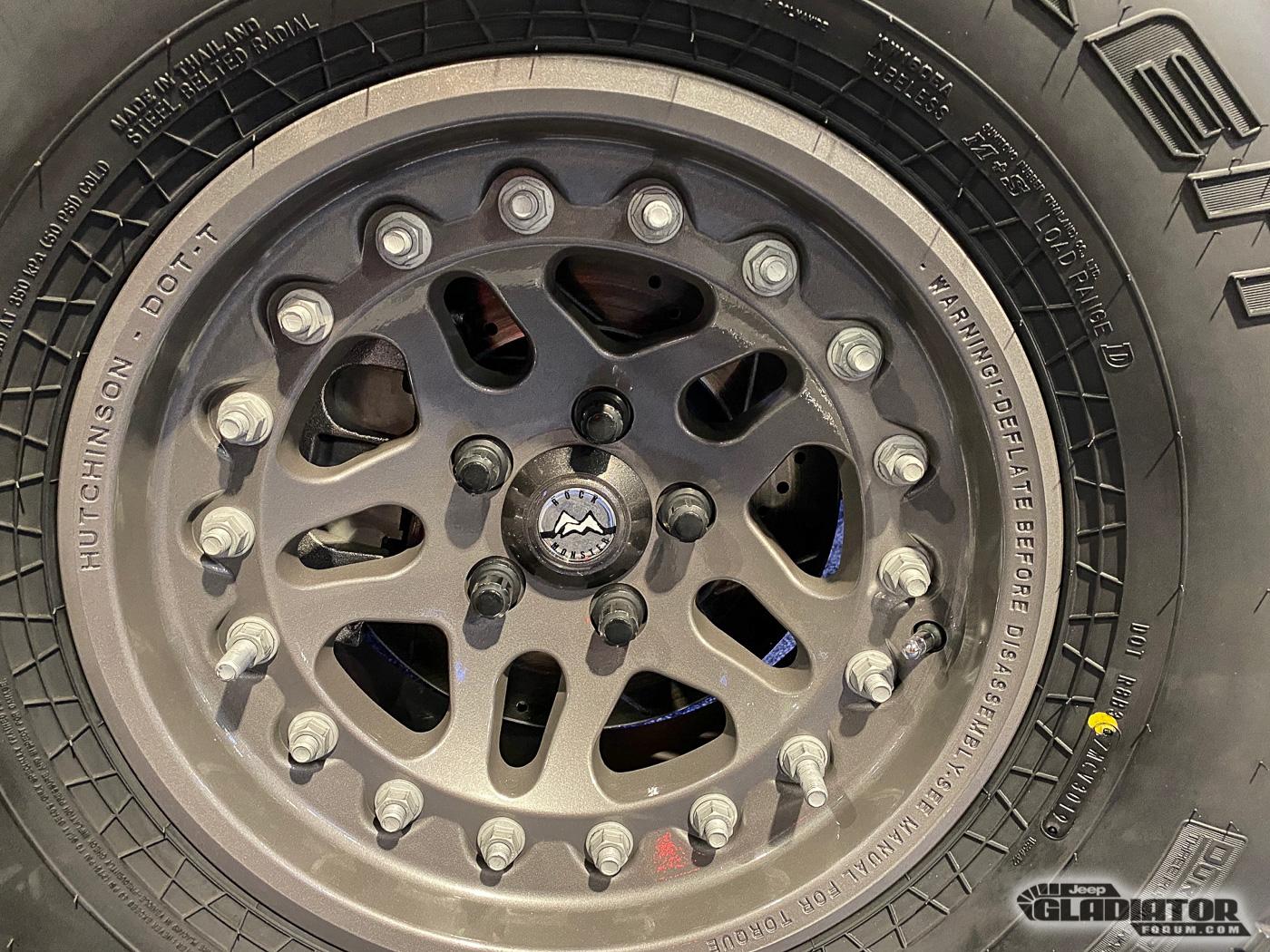 Jeep Gladiator Rhino Rack / Metalcloak Gladiator Build [SEMA 2019] Rhino-Rack-Metalcloak-JT-Gladiator-Rubicon-SEMA-Build-22
