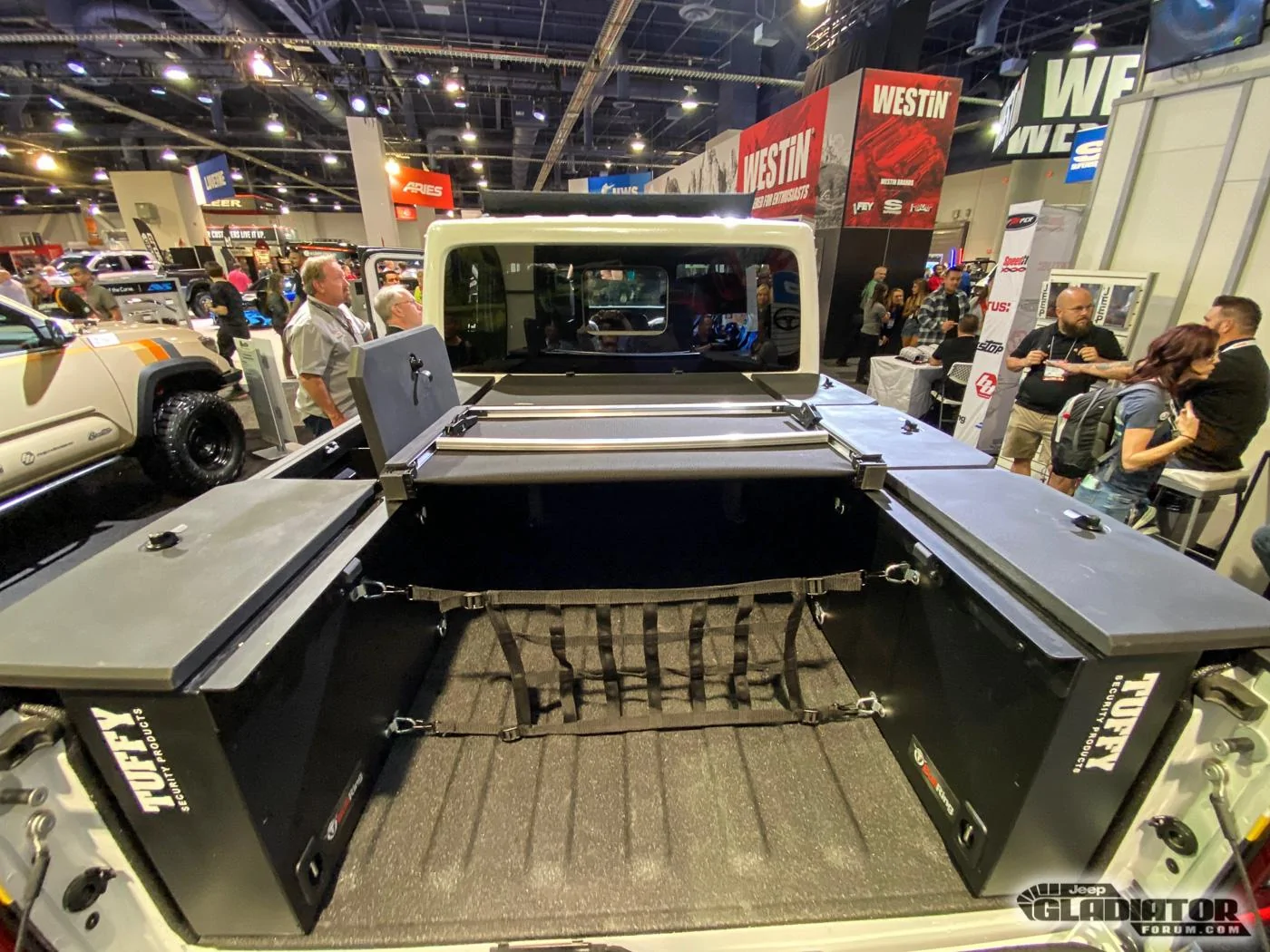 Jeep Gladiator Bestop Gladiator Rubicon Build [SEMA 2019] Bestop-JT-Gladiator-Rubicon-SEMA-Build-22