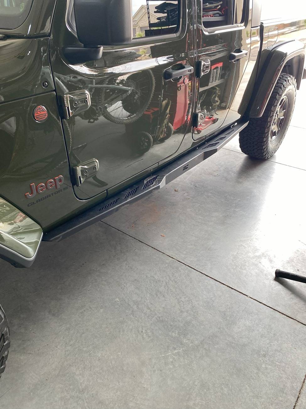 Jeep Gladiator Anyone have Rough Country Heavy Duty Rock Sliders? drivers side mojave rc sliders