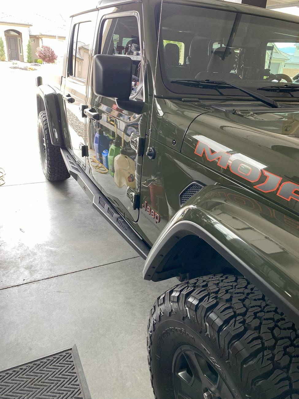 Jeep Gladiator Anyone have Rough Country Heavy Duty Rock Sliders? pax side mojave rc sliders
