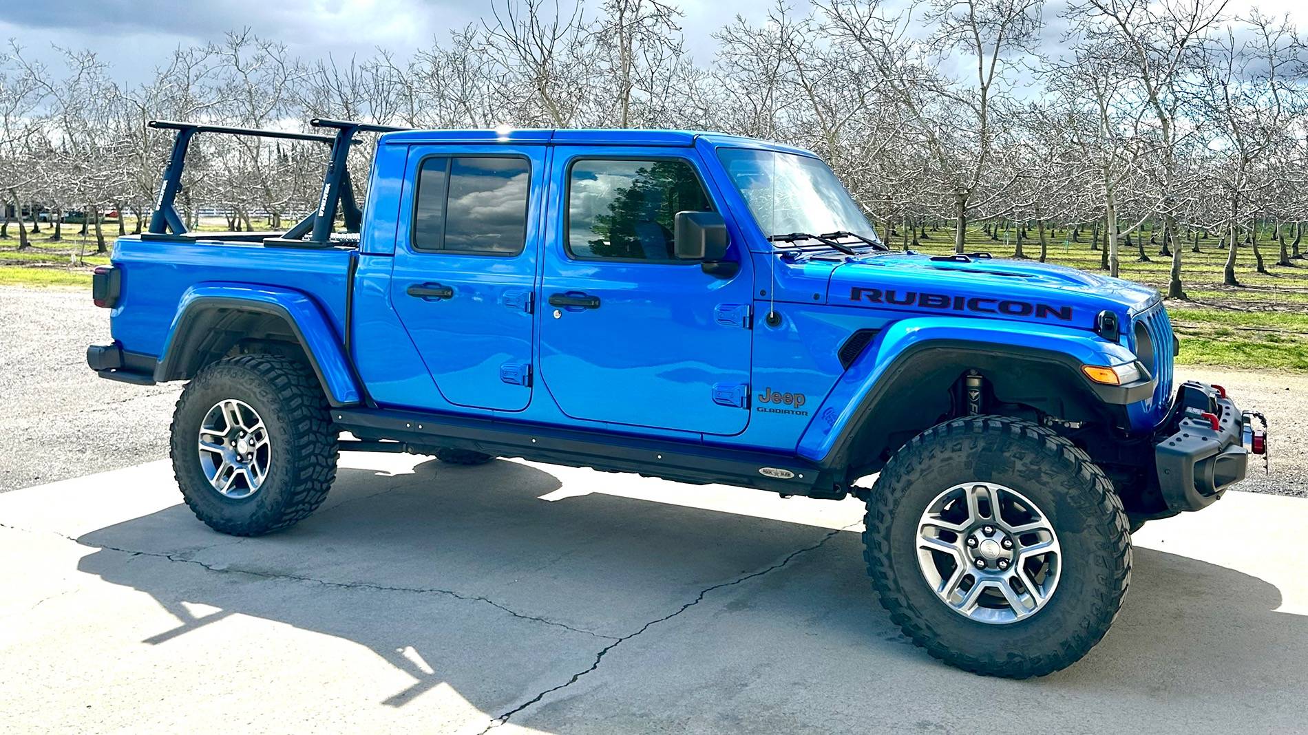 Jeep Gladiator Set of blue valve stem caps IMG_0093