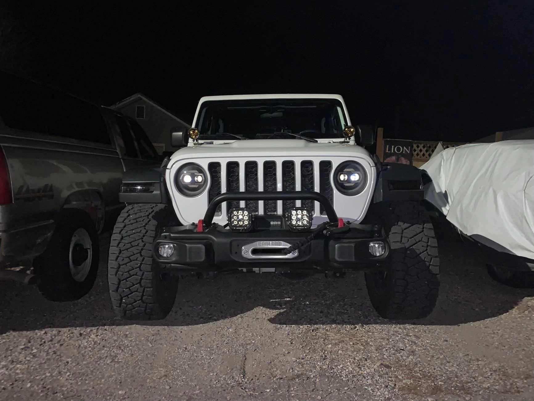 Jeep Gladiator 2025 Base Sport Anvil jeep front