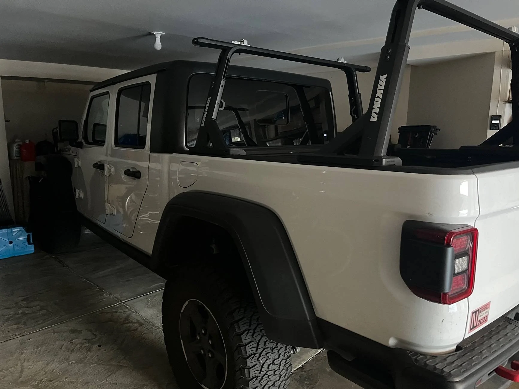 Jeep Gladiator Yakima Overhaul HD bed rack w/ extras IMG_3391