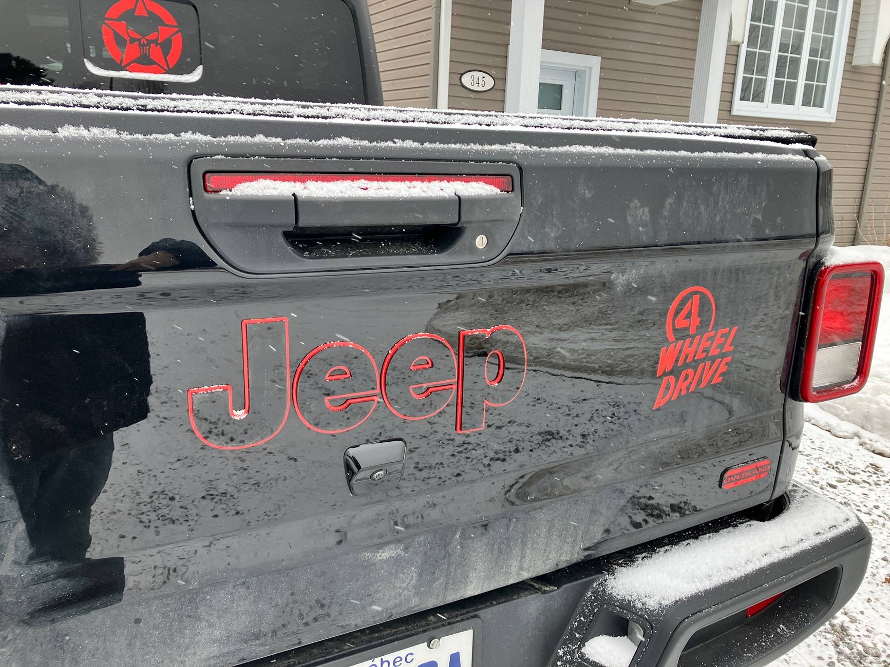 Jeep Gladiator "JEEP" tailgate badge mods? IMG_8819
