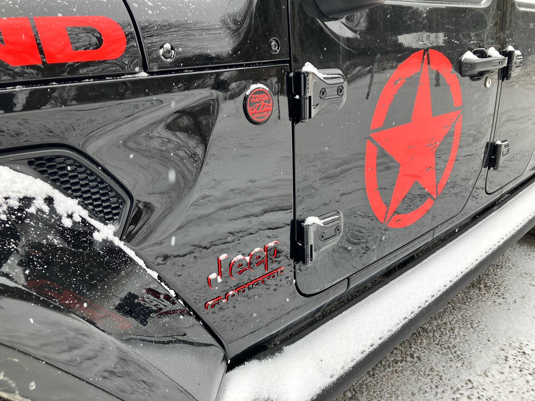 Jeep Gladiator "JEEP" tailgate badge mods? IMG_8818