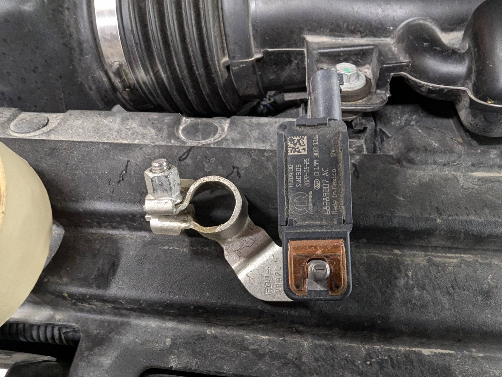 Jeep Gladiator Overvoltage from Alternator Runaway Under Load PXL_20241107_182133606