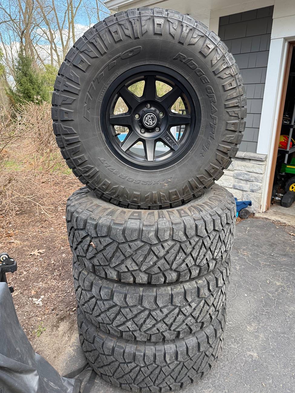 Jeep Gladiator 37/12.5r17 Nitto RG tires on Icon Alloy 17x8.5 rims (4 wheels) IMG_0534