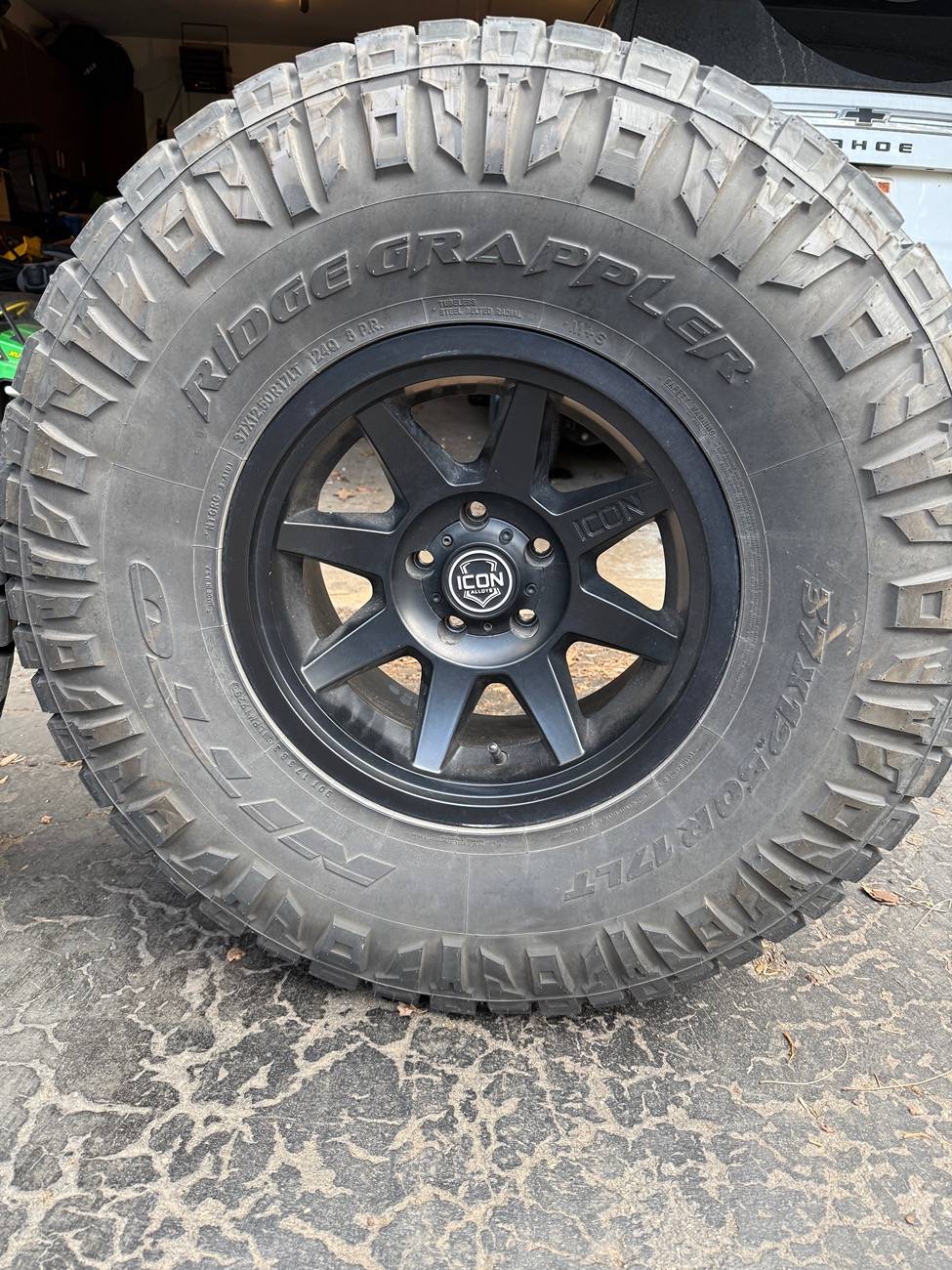 Jeep Gladiator 37/12.5r17 Nitto RG tires on Icon Alloy 17x8.5 rims (4 wheels) IMG_0528