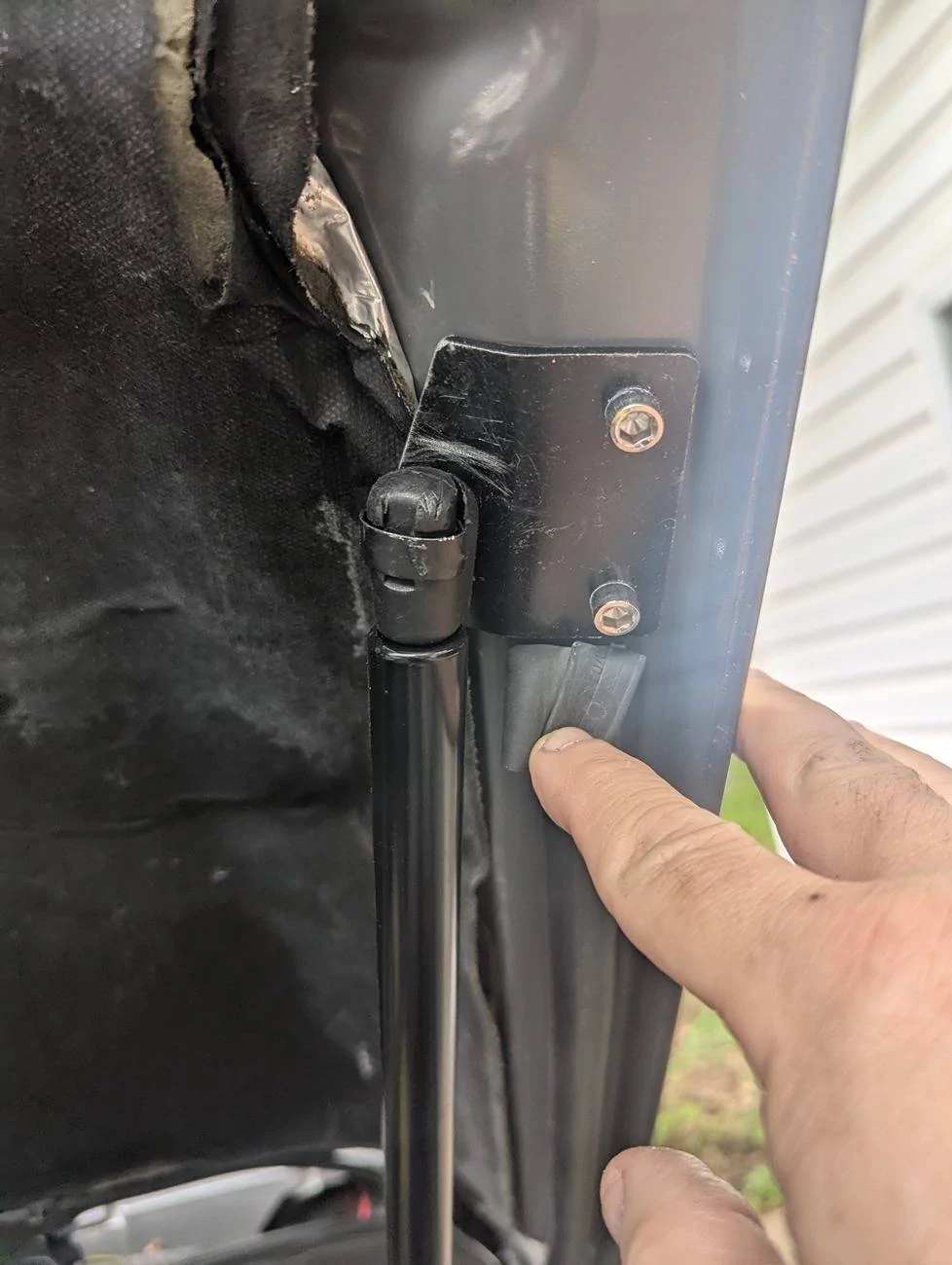 Jeep Gladiator Hood Struts - $40! 1000001084
