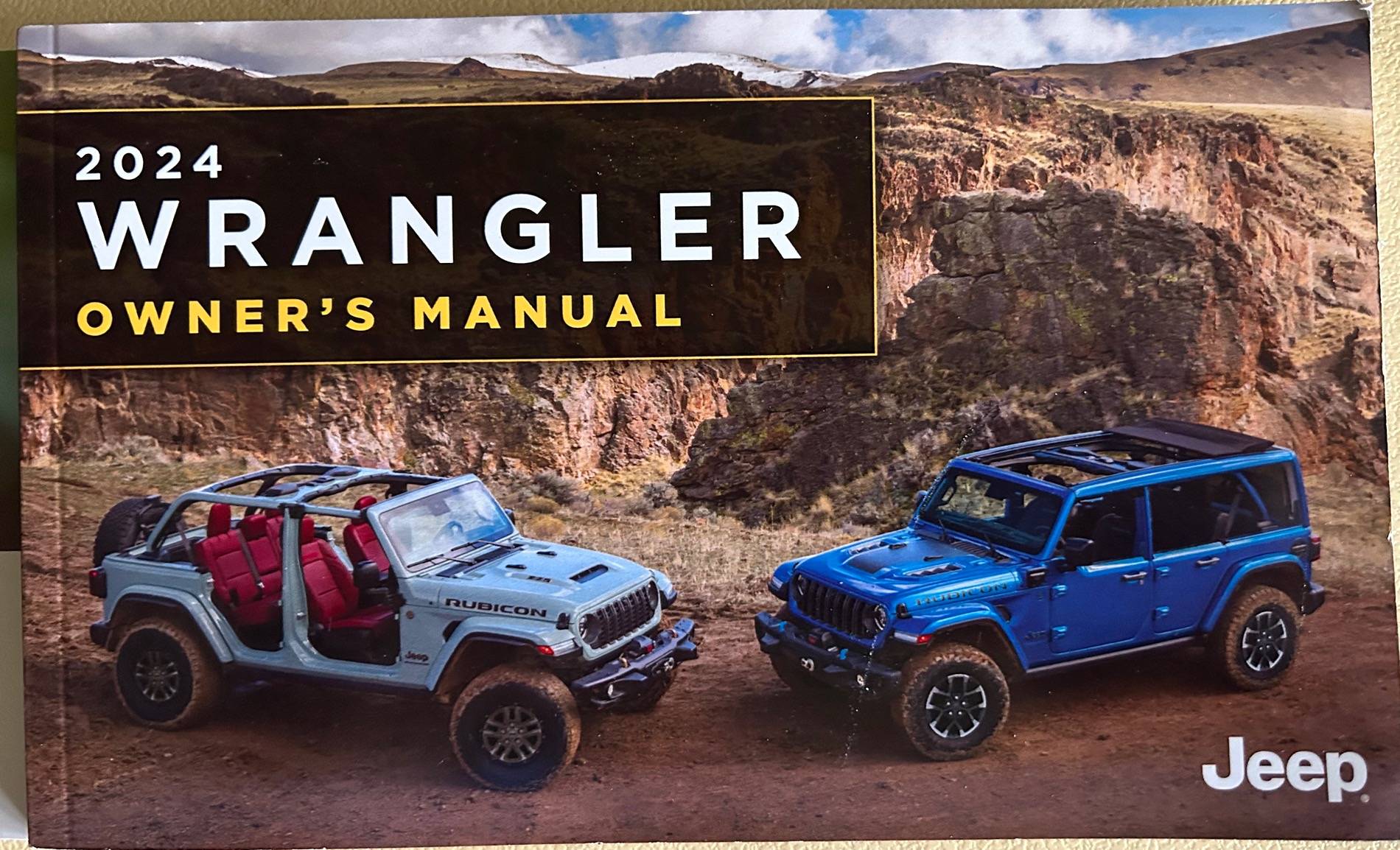 Jeep Gladiator 2025 gladiator manual / glovebox books IMG_7515