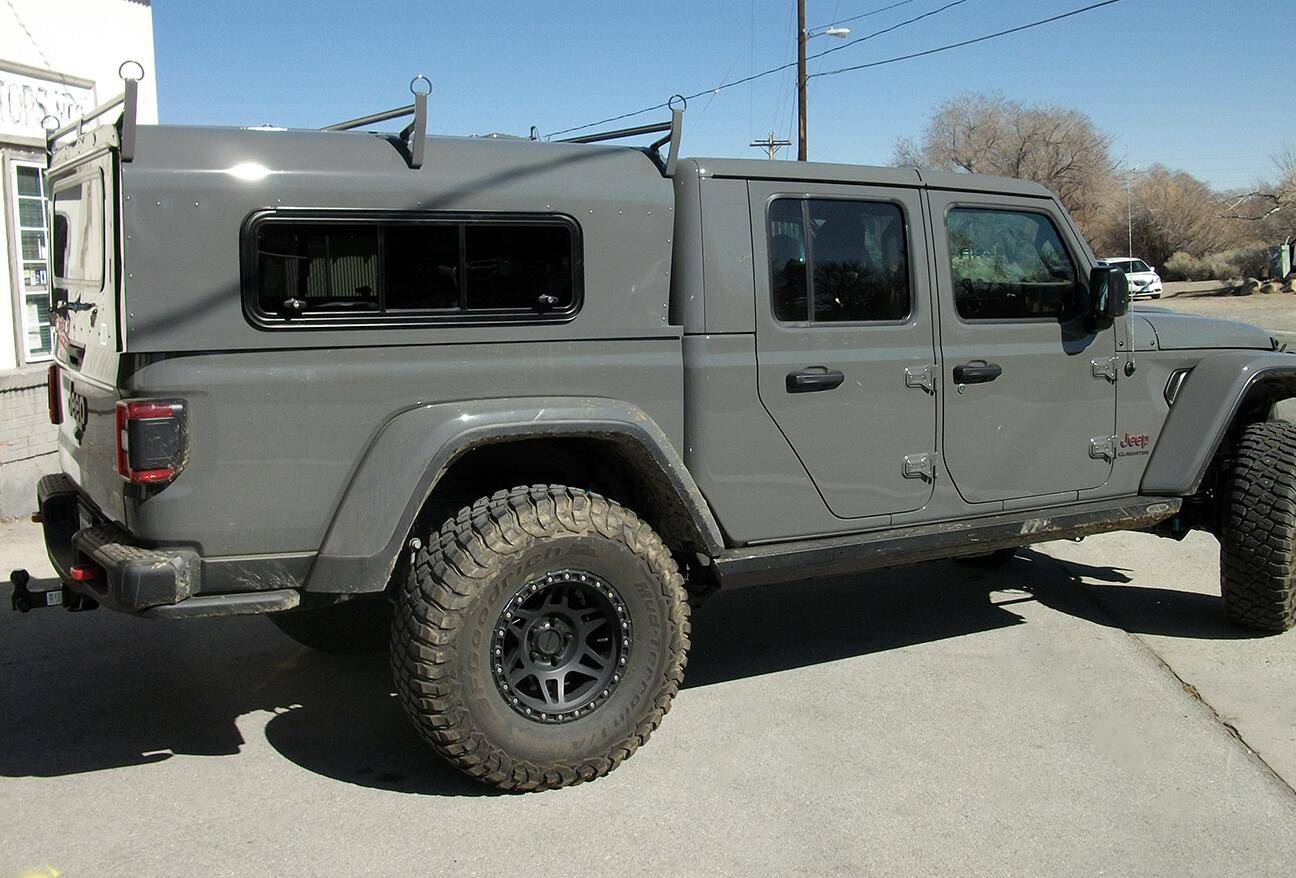 Jeep Gladiator Bed Topper - ARE vs Leer 1745852936093-3x